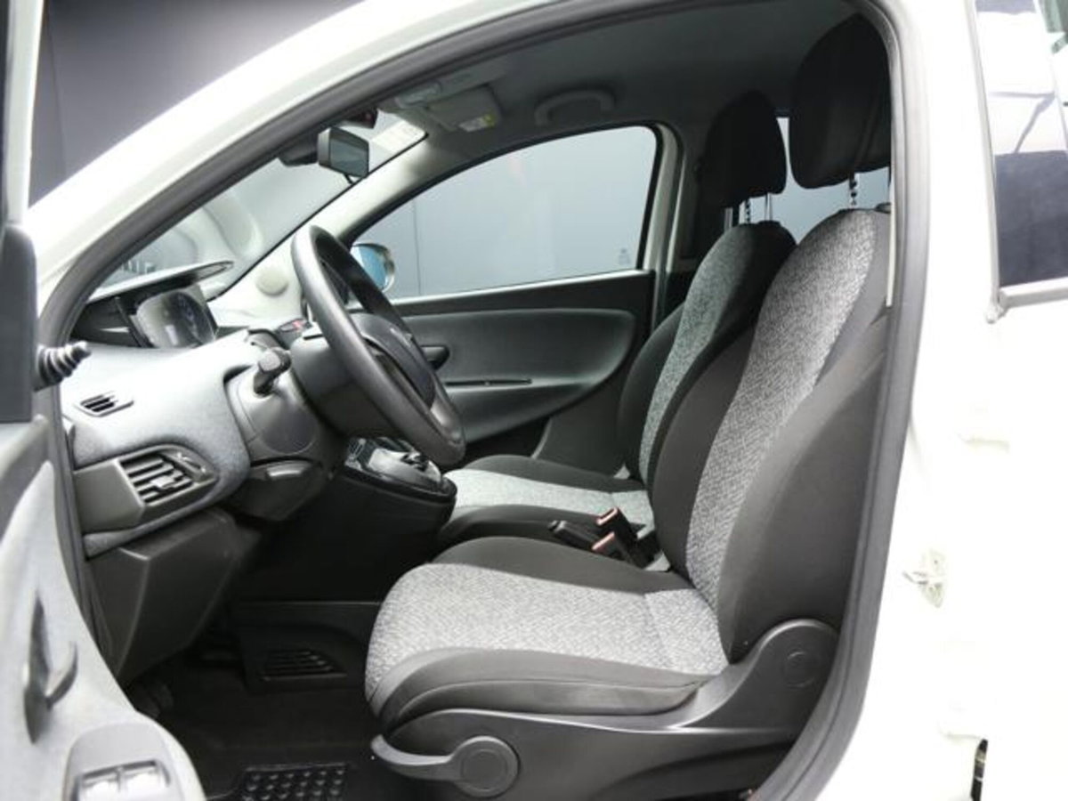 Lancia Ypsilon 1.0 FireFly 5 porte S&S Hybrid Ecochic Silver (10)