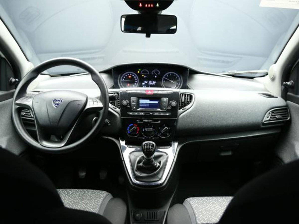 Lancia Ypsilon 1.0 FireFly 5 porte S&S Hybrid Ecochic Silver (12)