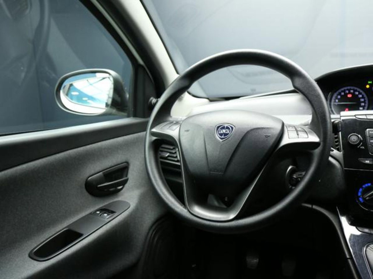 Lancia Ypsilon 1.0 FireFly 5 porte S&S Hybrid Ecochic Silver (13)