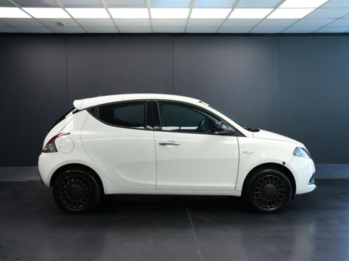Lancia Ypsilon 1.0 FireFly 5 porte S&S Hybrid Ecochic Silver (6)