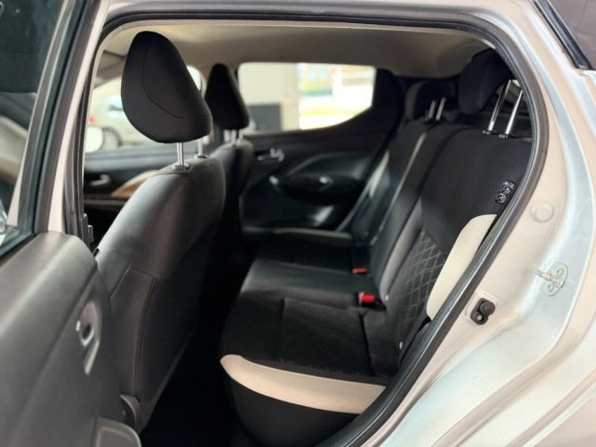 Nissan Micra IG-T 92 Xtronic 5 porte Visia (10)