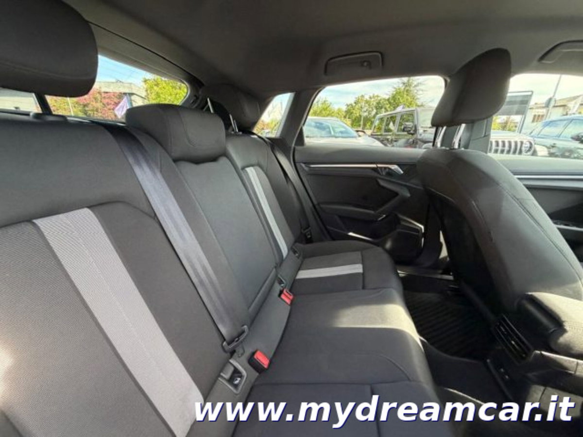 Audi A3 Sportback 30 g-tron S tronic Business Advanced (17)