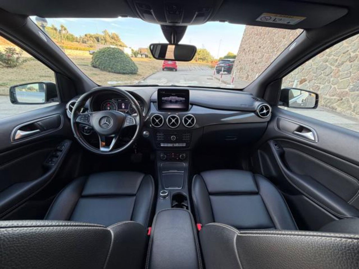 Mercedes-Benz Classe B 200 d Premium (12)