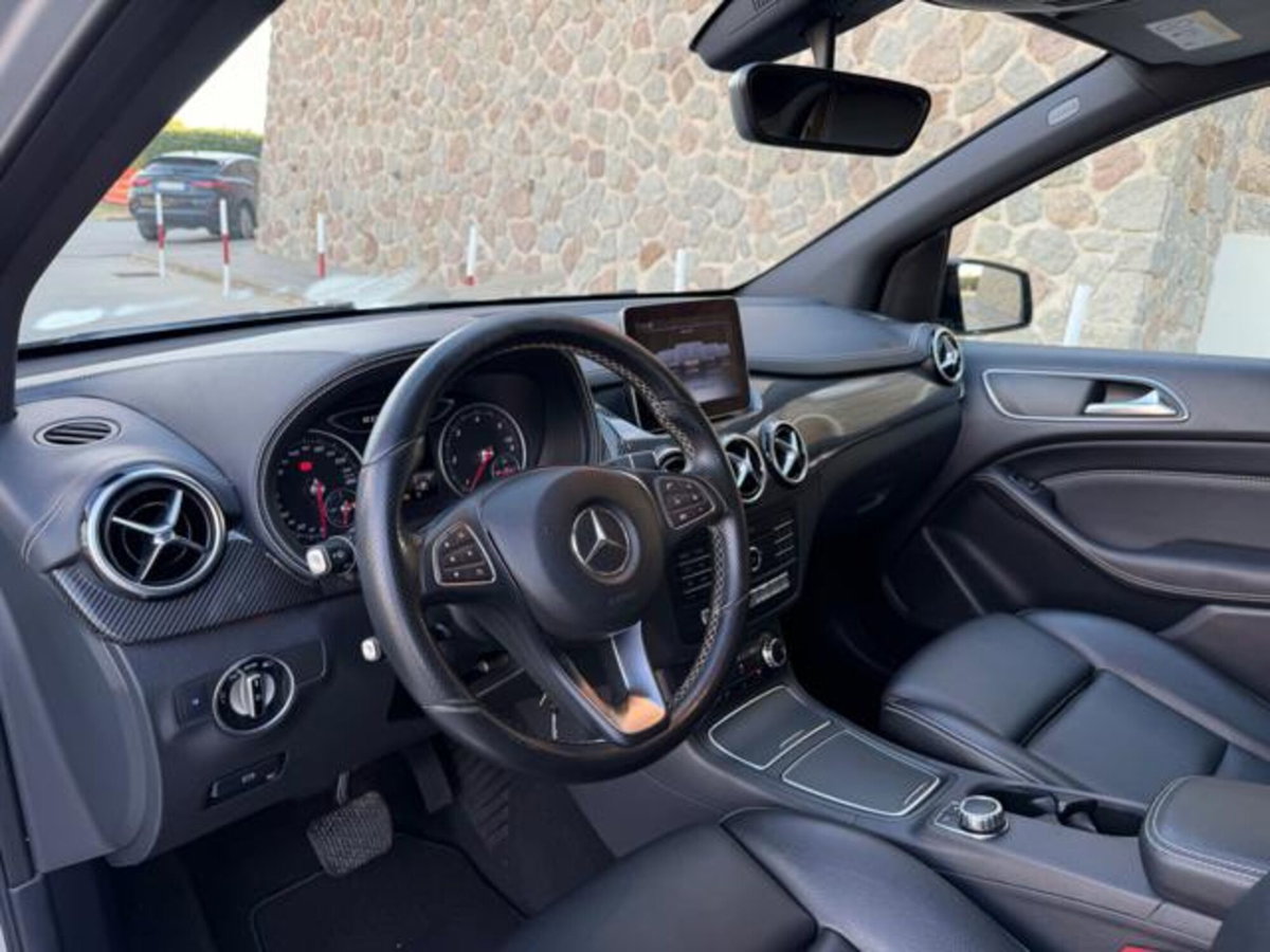 Mercedes-Benz Classe B 200 d Premium (9)