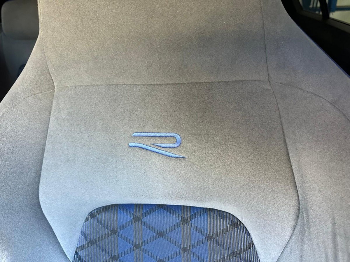 Volkswagen Golf 2.0 TSI R DSG 4Motion (16)