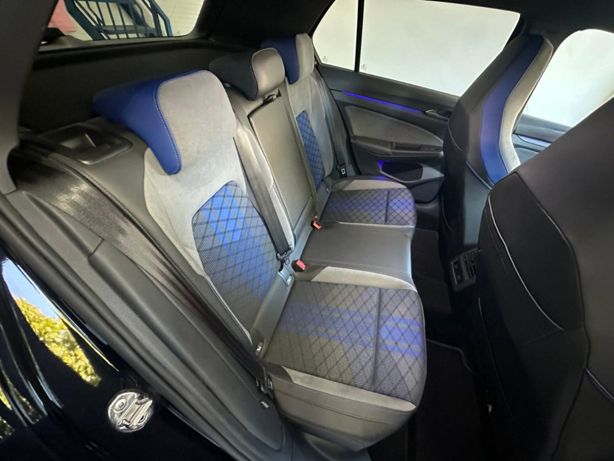 Volkswagen Golf 2.0 TSI R DSG 4Motion (9)