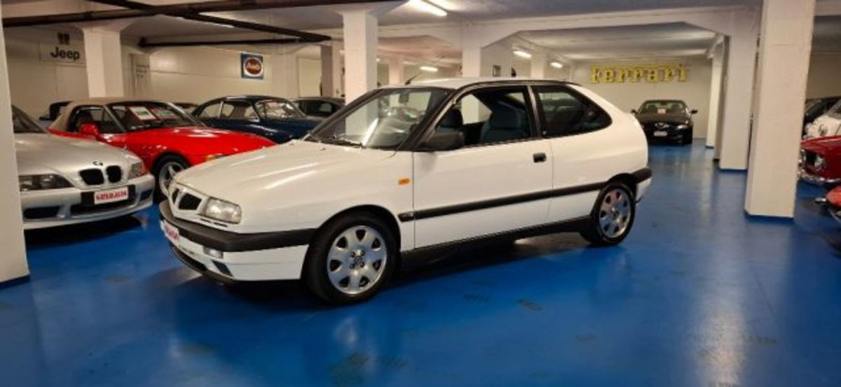 Lancia Delta HPE 2.0 i.e. turbo 16V cat 3p. HF (17)