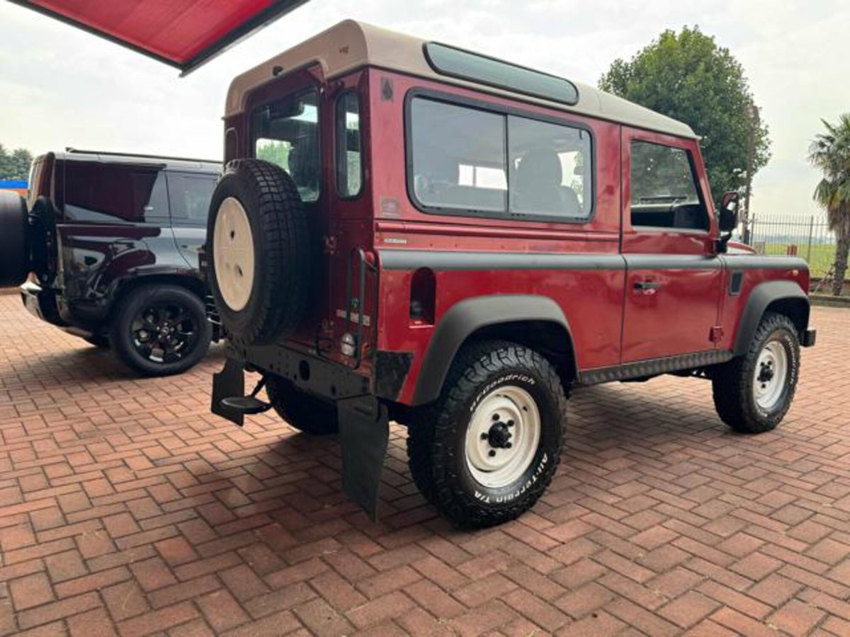 Land Rover Defender 90 2.4 TD4 Station Wagon S (11)