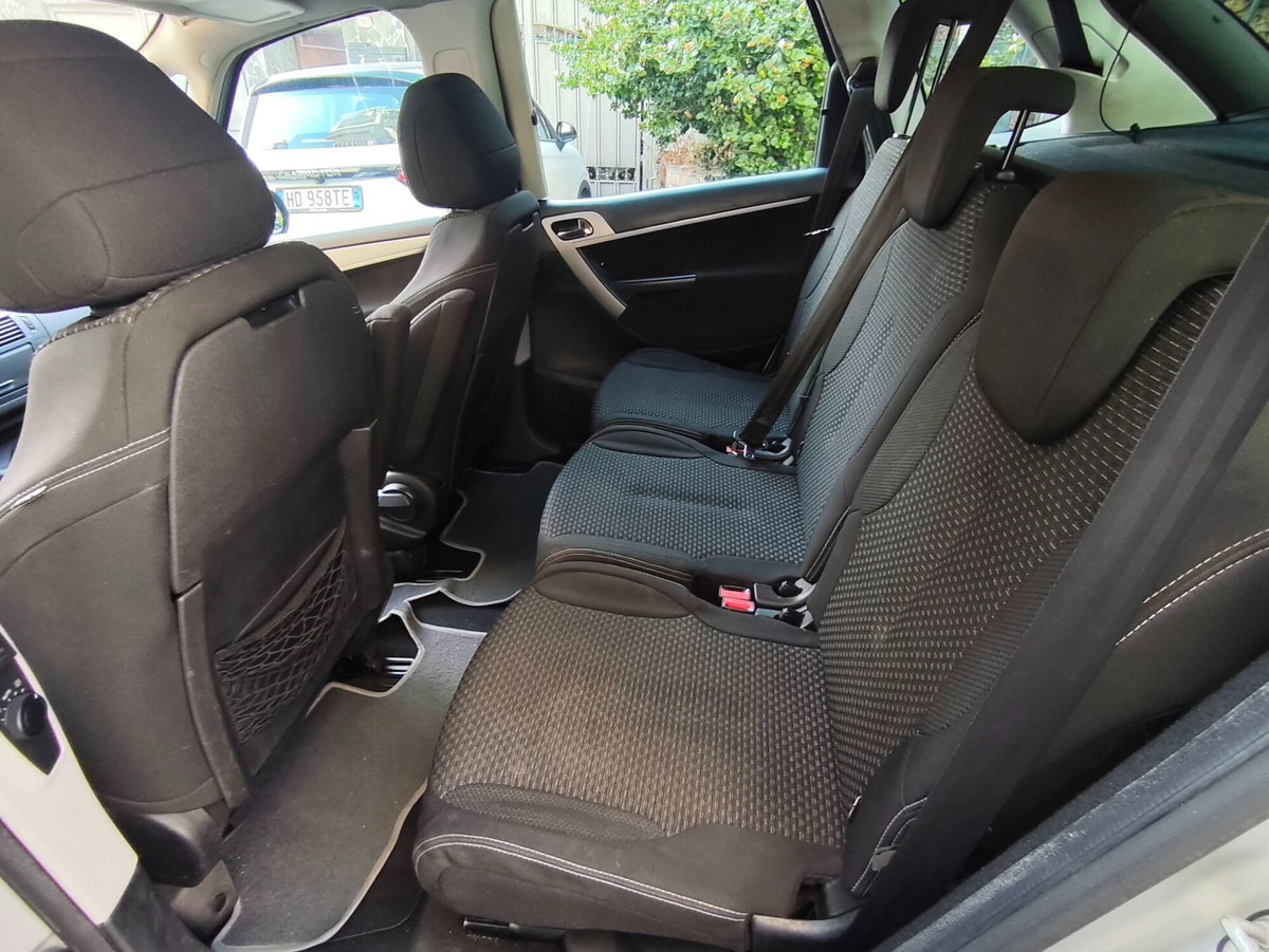 Citroen C4 Picasso 1.6 HDi 110 FAP Business (9)