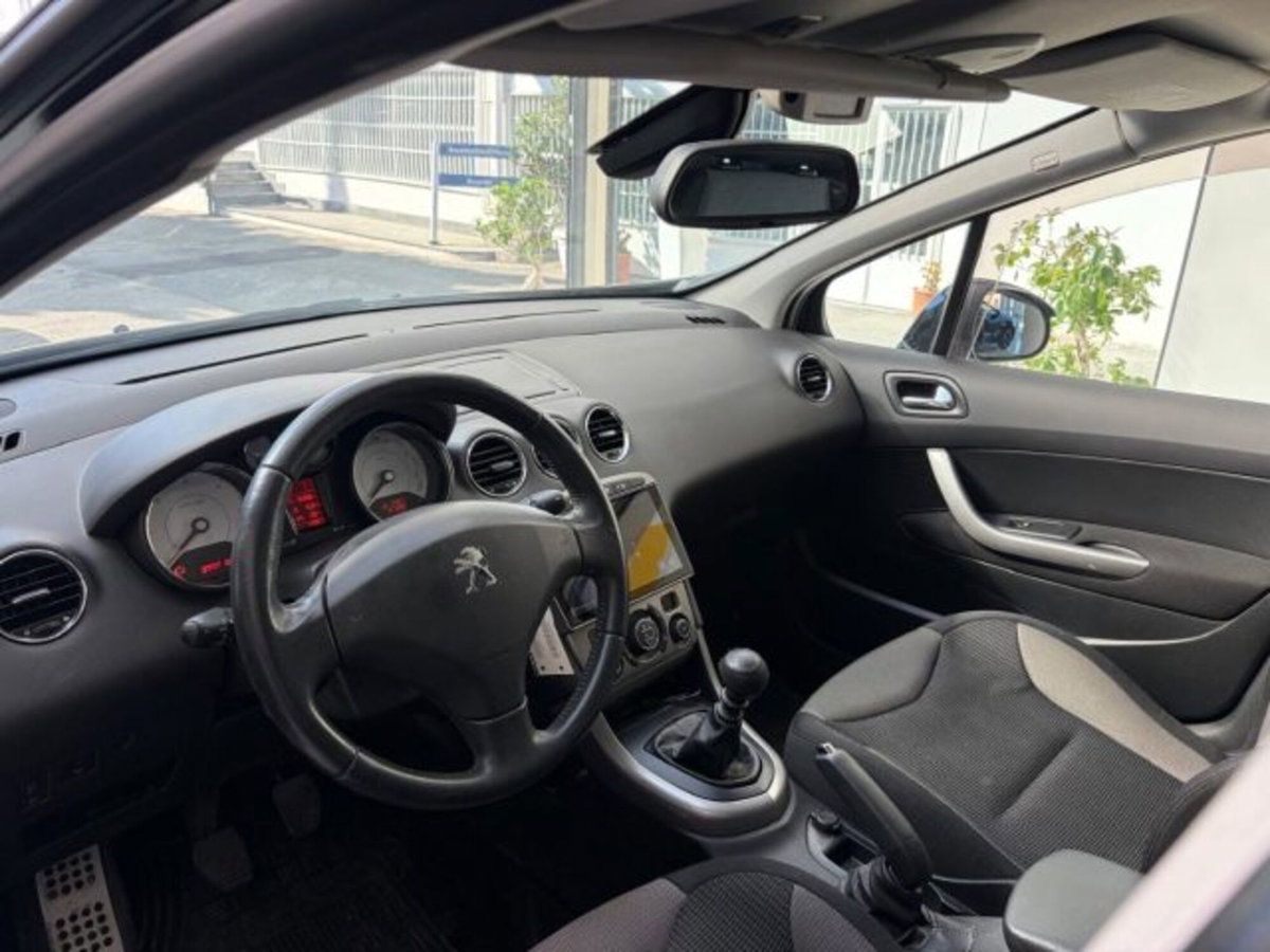 Peugeot 308 1.6 8V e-HDi 112CV Stop&Start robotiz. 5p. Allure (9)