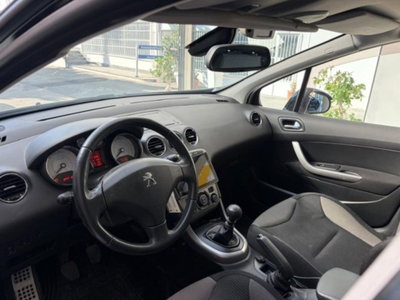 Peugeot 308 1.6 8V e-HDi 112CV Stop&Start robotiz. 5p. Allure (9)