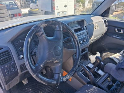 Mitsubishi Pajero 2.5 TDI 3p. GLX (12)