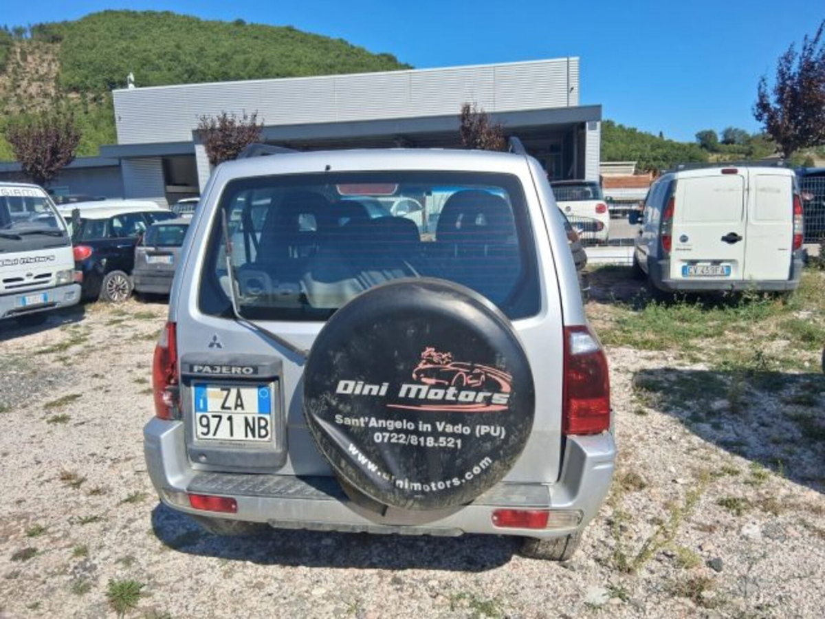 Mitsubishi Pajero 2.5 TDI 3p. GLX (6)