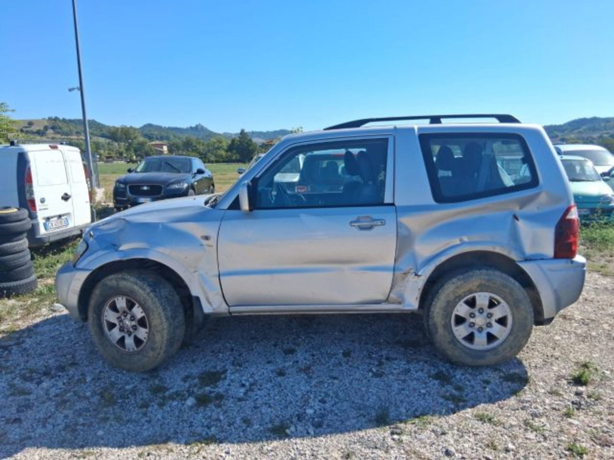 Mitsubishi Pajero 2.5 TDI 3p. GLX (8)
