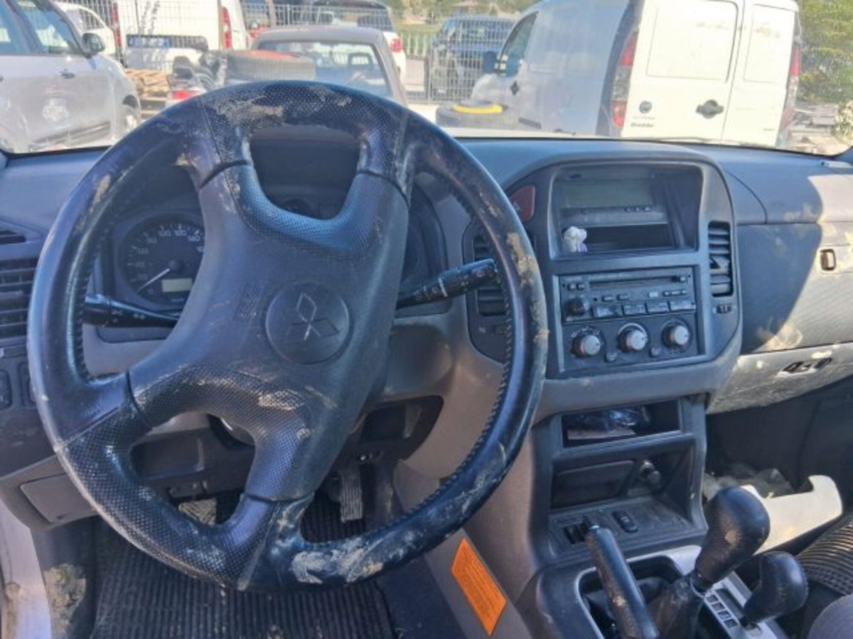 Mitsubishi Pajero 2.5 TDI 3p. GLX (9)