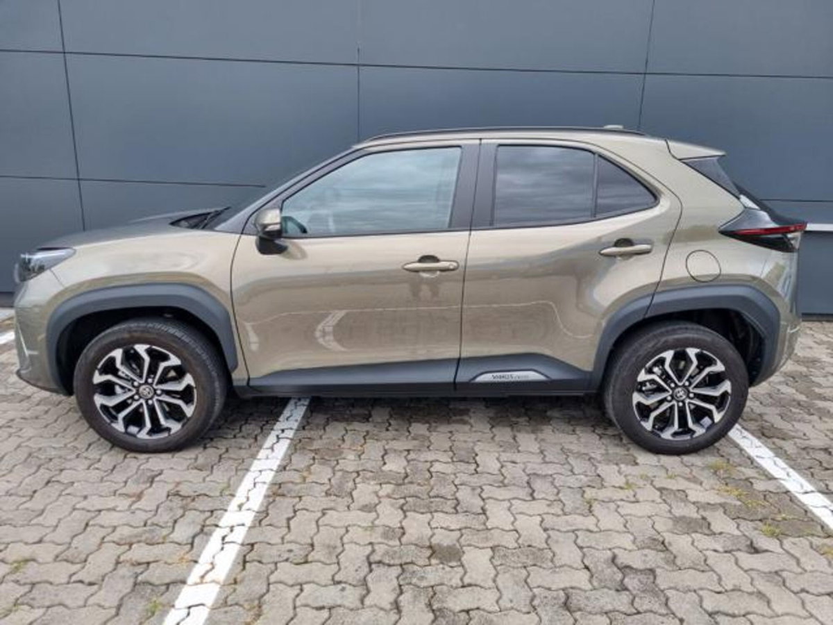 Toyota Yaris Cross 1.5h GR Sport Black Sky fwd 116cv e-cvt (2)