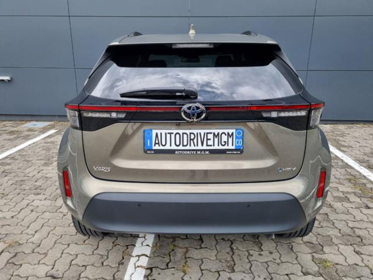 Toyota Yaris Cross 1.5h GR Sport Black Sky fwd 116cv e-cvt (3)