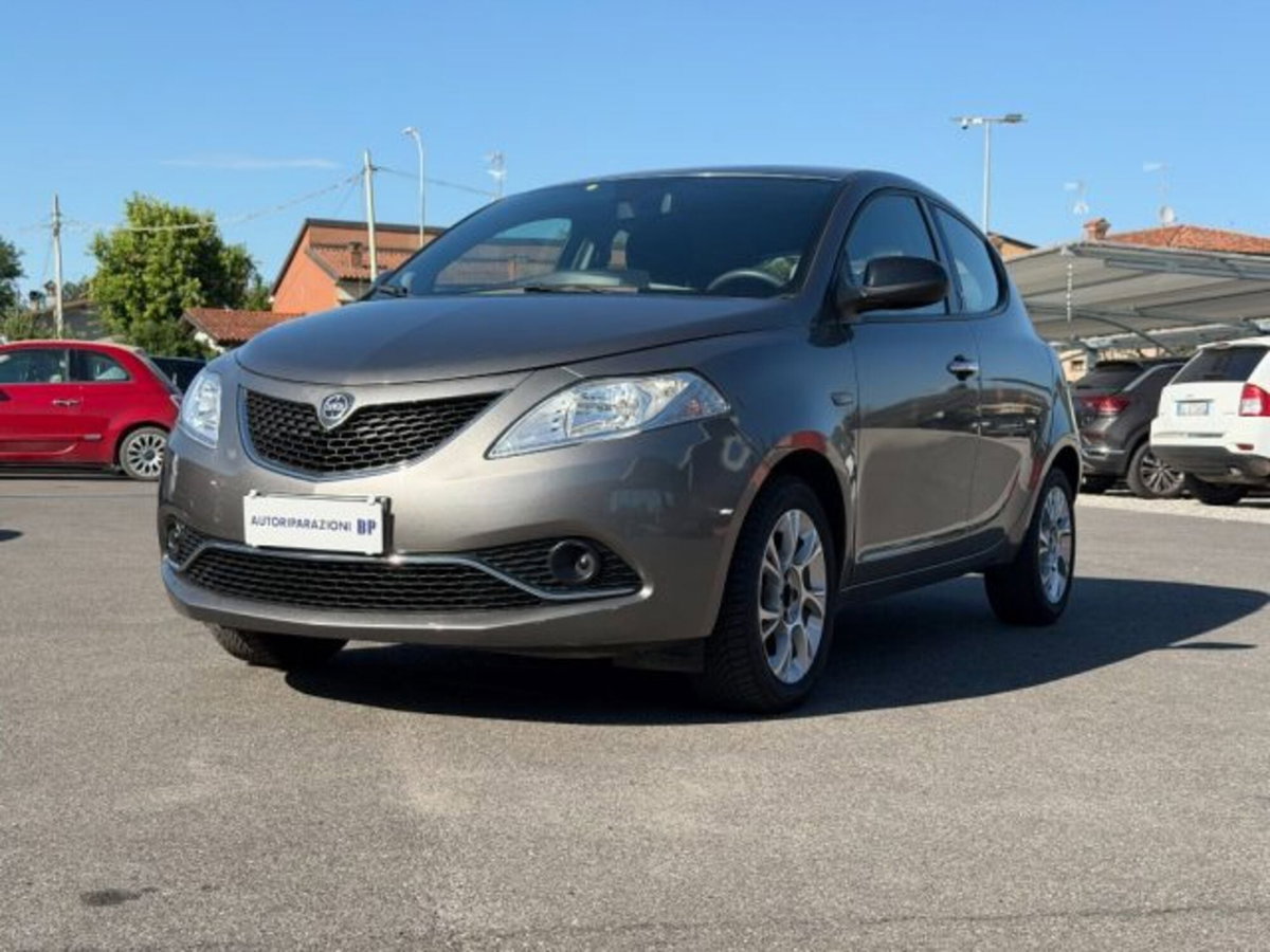 Lancia Ypsilon 1.2 69 CV 5 porte Gold