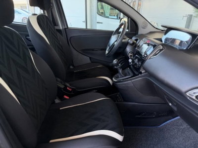 Lancia Ypsilon 1.2 69 CV 5 porte Gold (10)