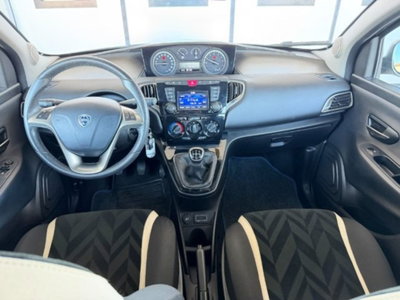 Lancia Ypsilon 1.2 69 CV 5 porte Gold (13)