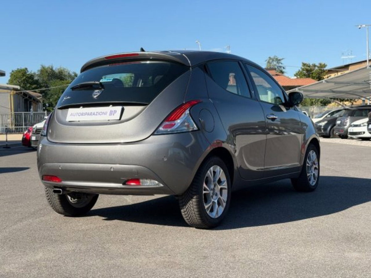 Lancia Ypsilon 1.2 69 CV 5 porte Gold (6)