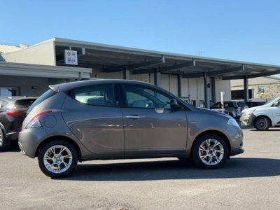 Lancia Ypsilon 1.2 69 CV 5 porte Gold (7)
