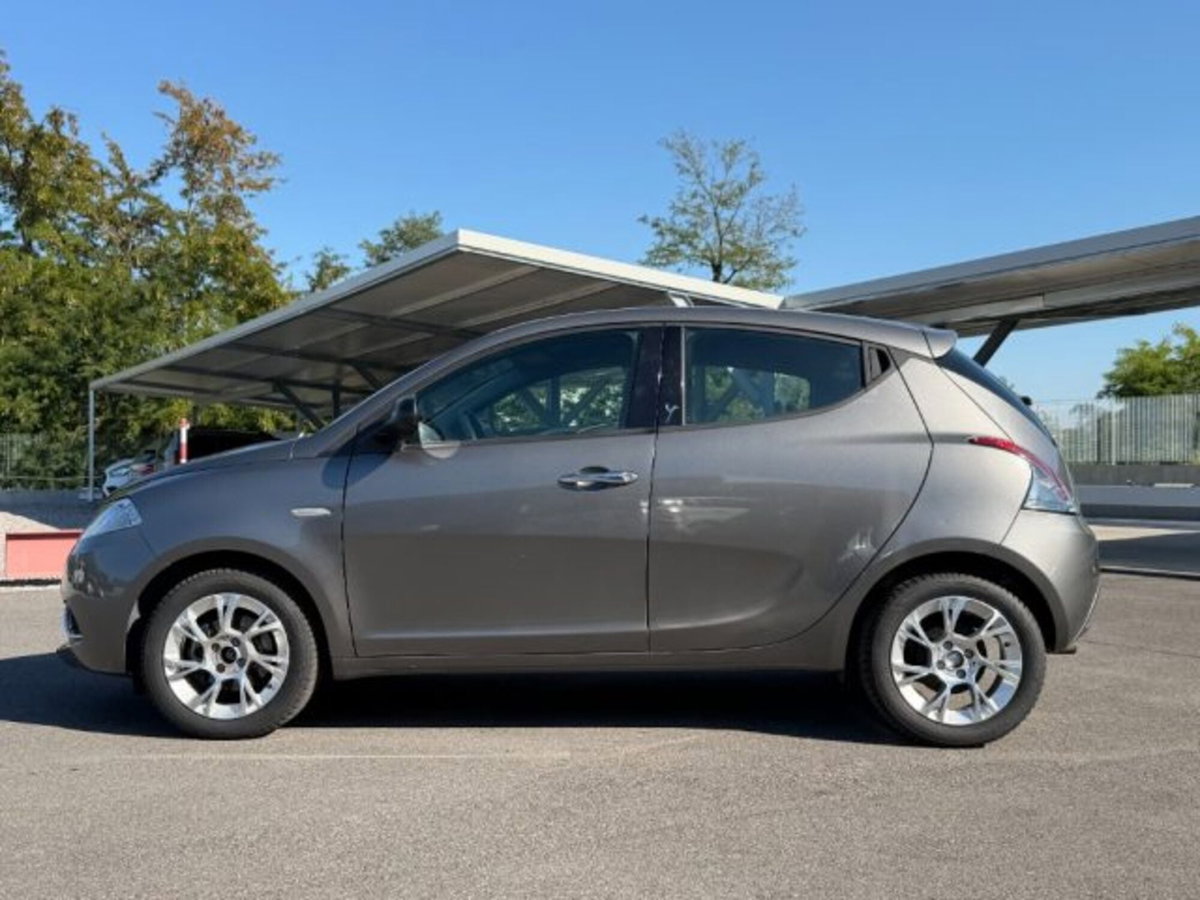 Lancia Ypsilon 1.2 69 CV 5 porte Gold (8)