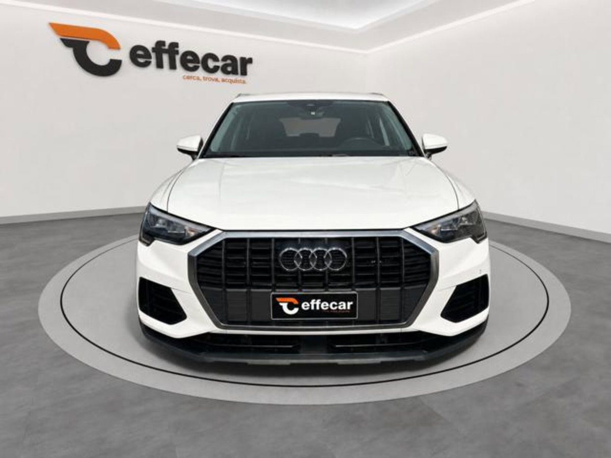 Audi Q3 45 TFSI e S tronic Business (2)