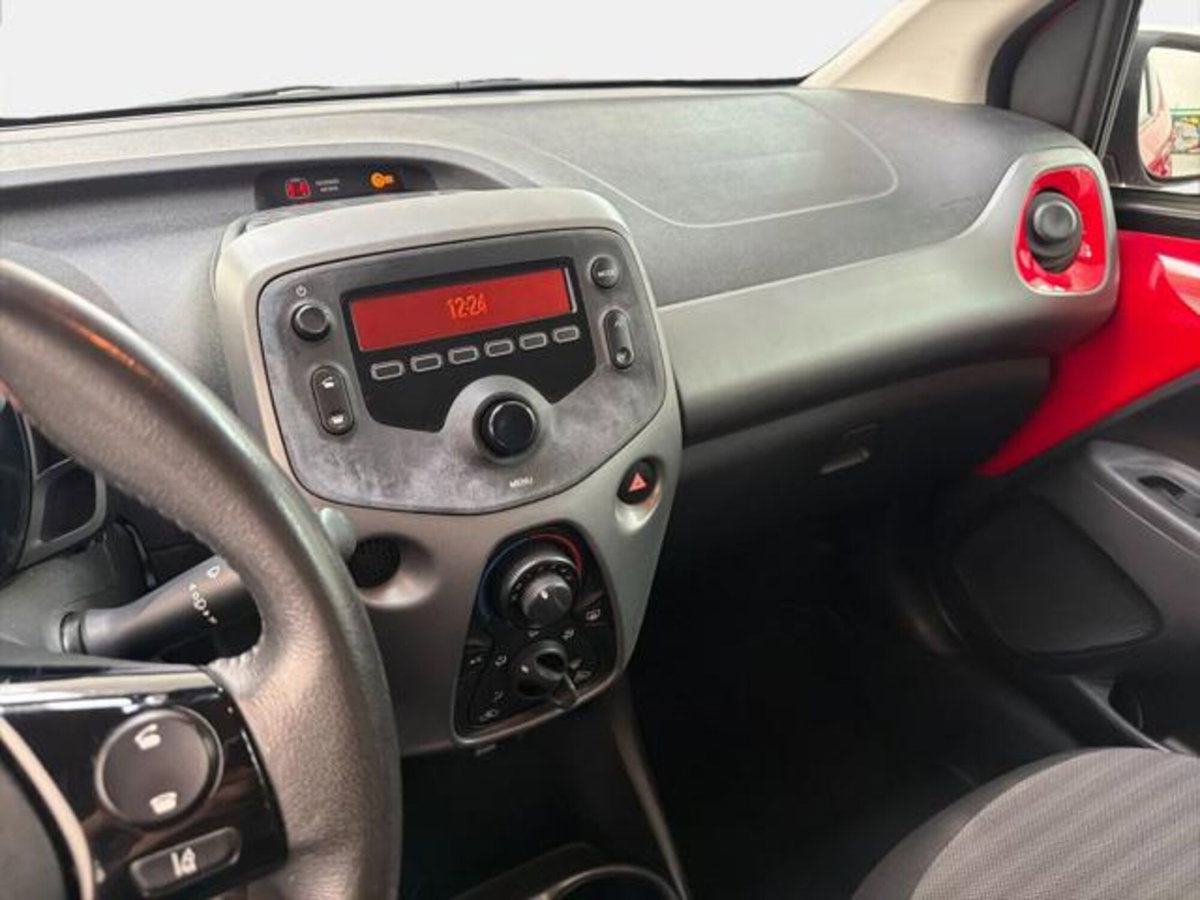 Toyota Aygo Connect 1.0 VVT-i 72 CV 5 porte x-clusiv (10)