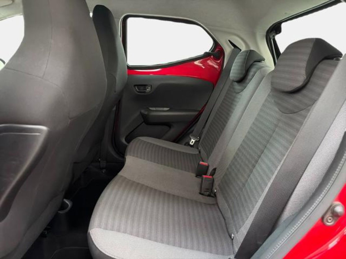 Toyota Aygo Connect 1.0 VVT-i 72 CV 5 porte x-clusiv (13)