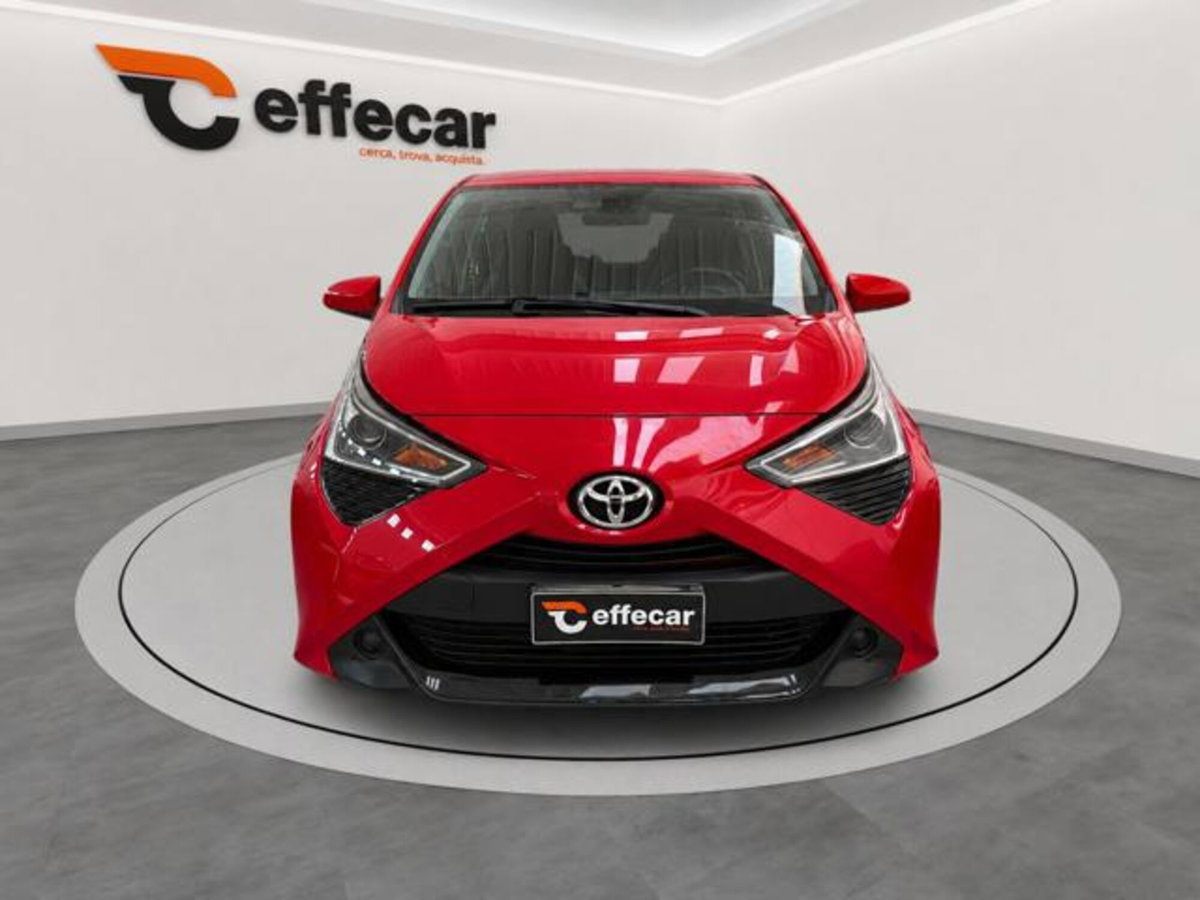 Toyota Aygo Connect 1.0 VVT-i 72 CV 5 porte x-clusiv (2)