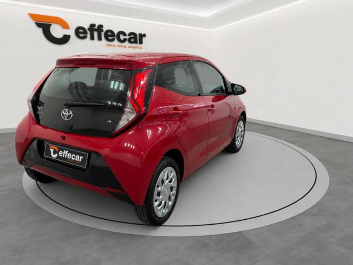 Toyota Aygo Connect 1.0 VVT-i 72 CV 5 porte x-clusiv (6)