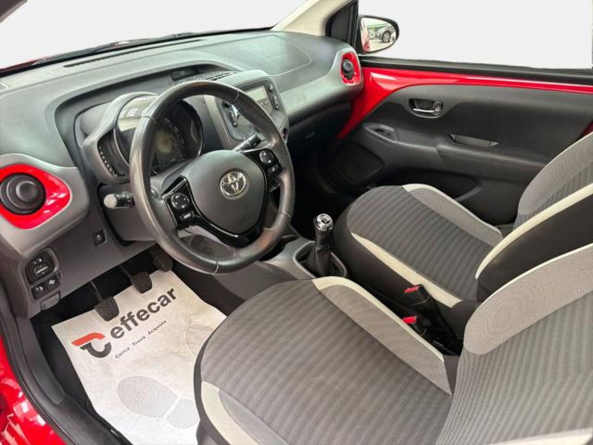 Toyota Aygo Connect 1.0 VVT-i 72 CV 5 porte x-clusiv (7)