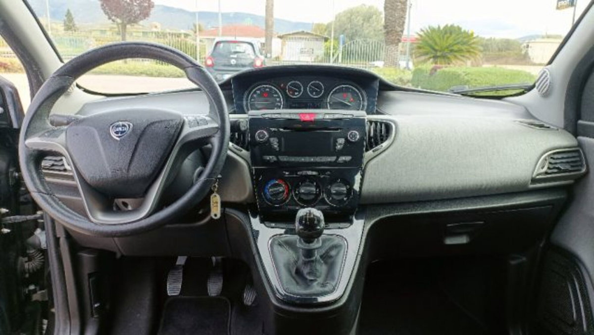 Lancia Ypsilon 0.9 TwinAir 85 CV 5 porte Metano Ecochic Mya (12)