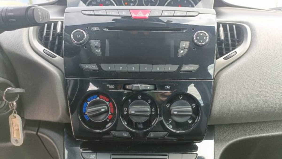 Lancia Ypsilon 0.9 TwinAir 85 CV 5 porte Metano Ecochic Mya (13)