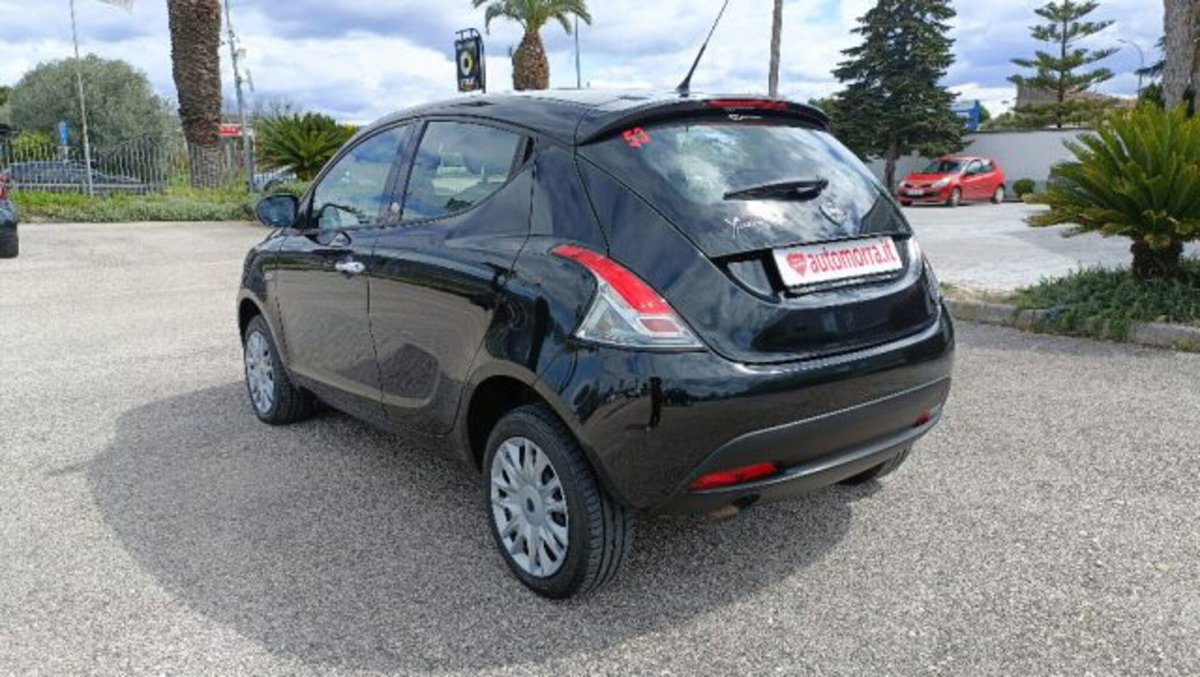 Lancia Ypsilon 0.9 TwinAir 85 CV 5 porte Metano Ecochic Mya (4)