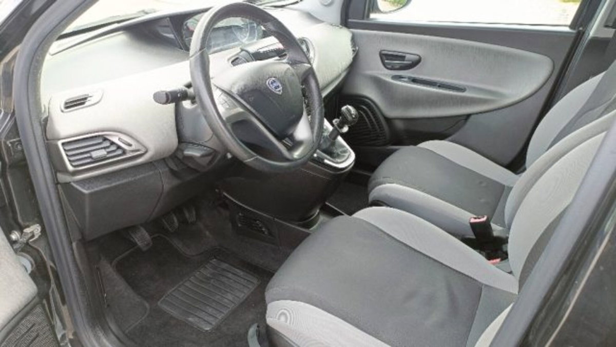 Lancia Ypsilon 0.9 TwinAir 85 CV 5 porte Metano Ecochic Mya (9)
