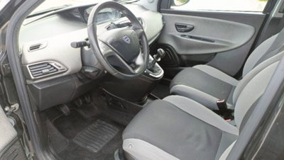 Lancia Ypsilon 0.9 TwinAir 85 CV 5 porte Metano Ecochic Mya (9)
