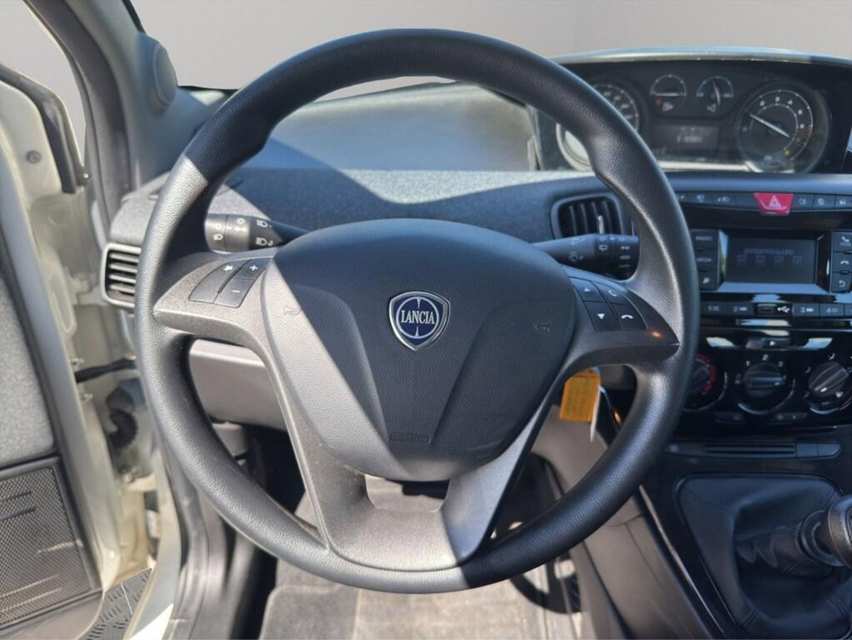 Lancia Ypsilon 1.0 FireFly 5 porte S&S Hybrid Silver Plus (10)