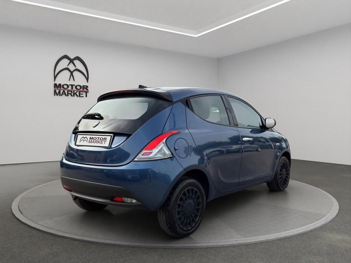 Lancia Ypsilon 1.0 FireFly 5 porte S&S Hybrid Ecochic Silver (7)