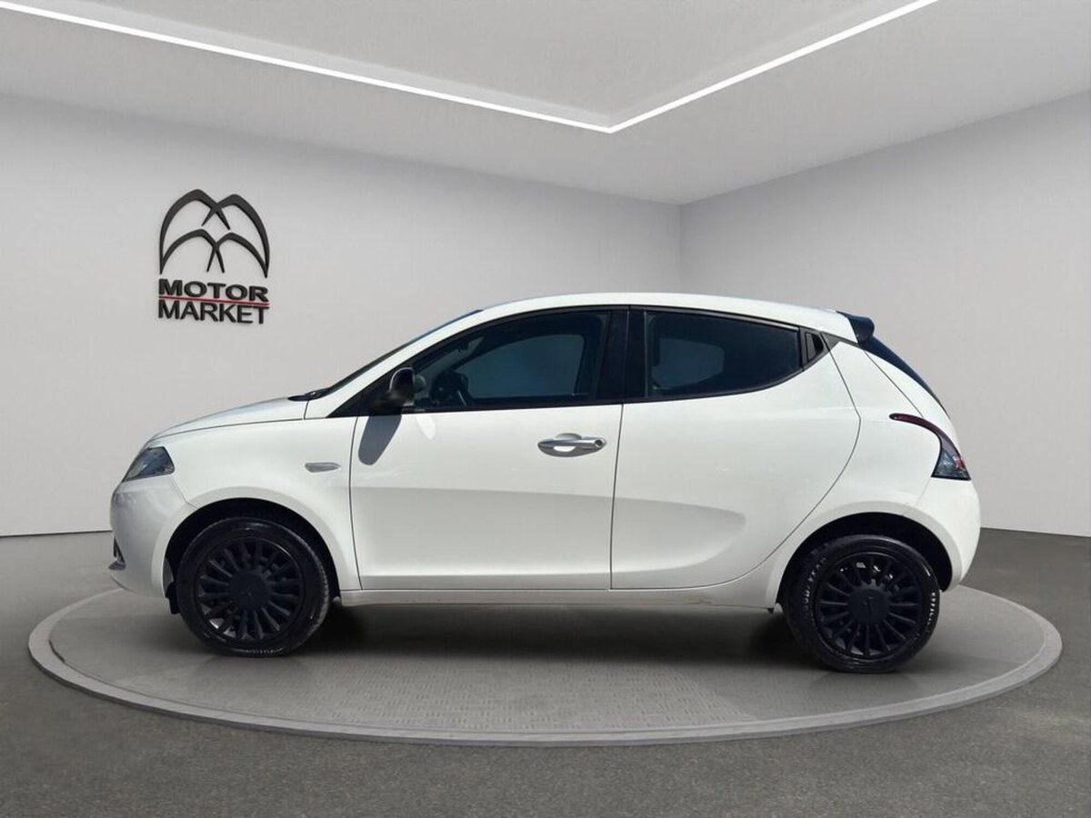 Lancia Ypsilon 1.0 FireFly 5 porte S&S Hybrid Silver Plus (5)