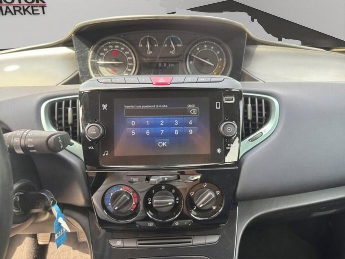 Lancia Ypsilon 1.0 FireFly 5 porte S&S Hybrid Ecochic Silver (12)