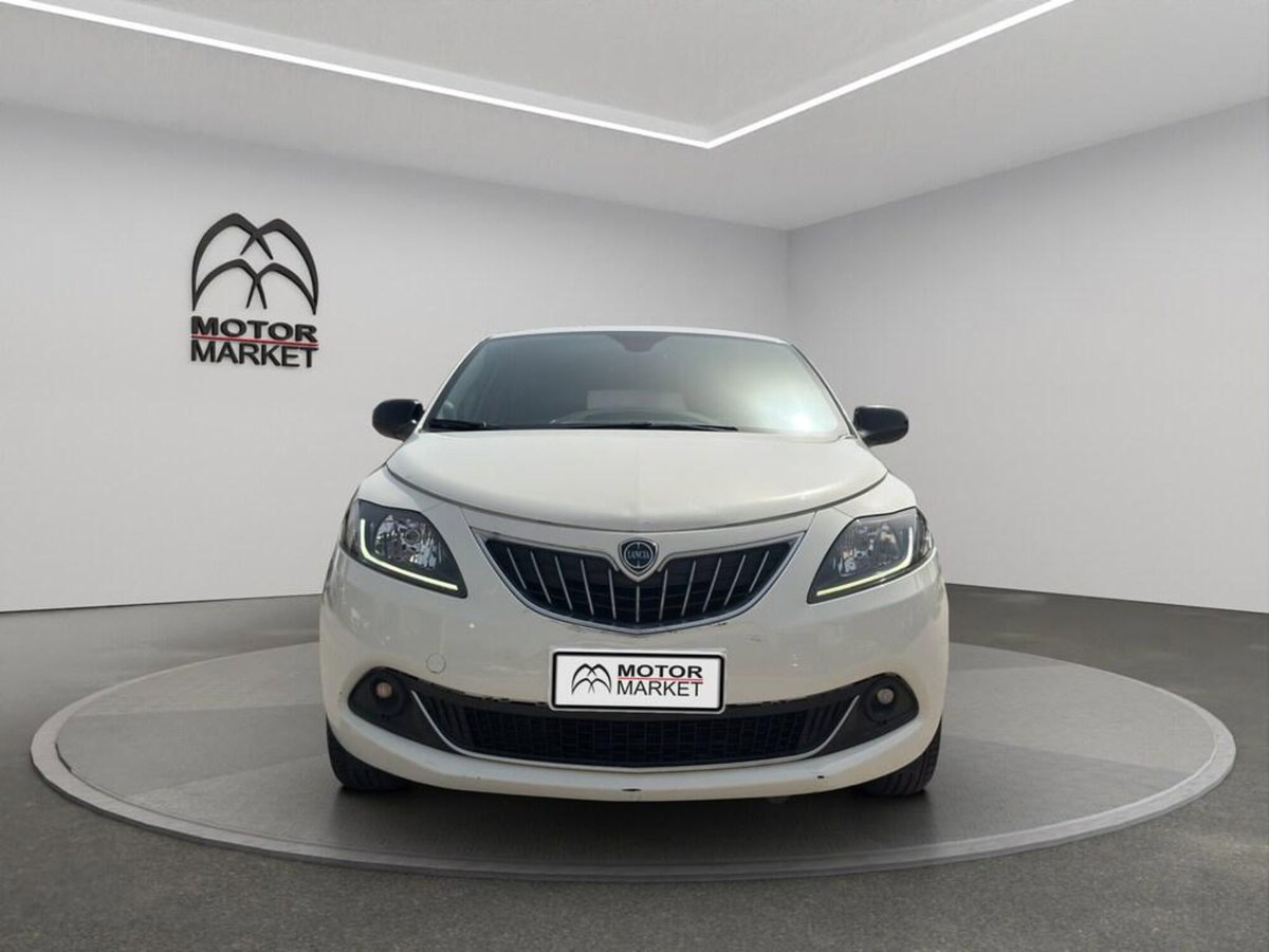 Lancia Ypsilon 1.0 FireFly 5 porte S&S Hybrid Ecochic Silver (2)