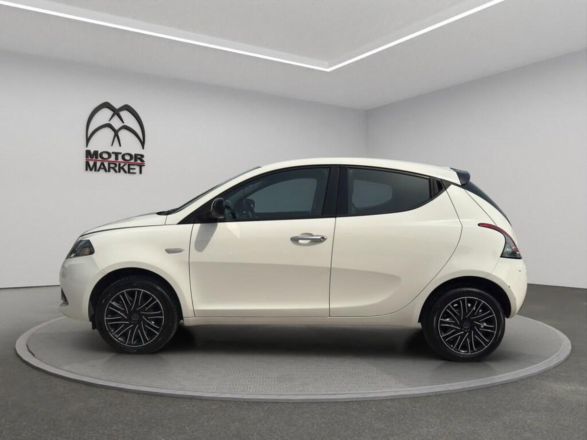 Lancia Ypsilon 1.0 FireFly 5 porte S&S Hybrid Ecochic Silver (5)