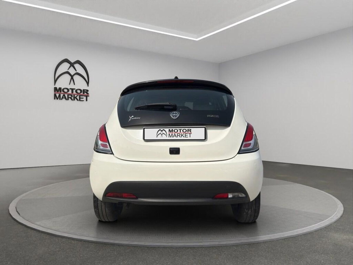 Lancia Ypsilon 1.0 FireFly 5 porte S&S Hybrid Ecochic Silver (6)