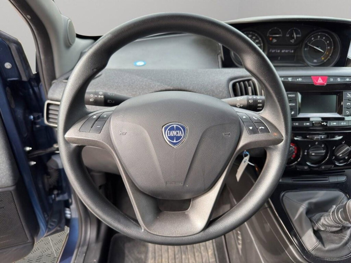 Lancia Ypsilon 1.0 FireFly 5 porte S&S Hybrid Silver Plus (10)