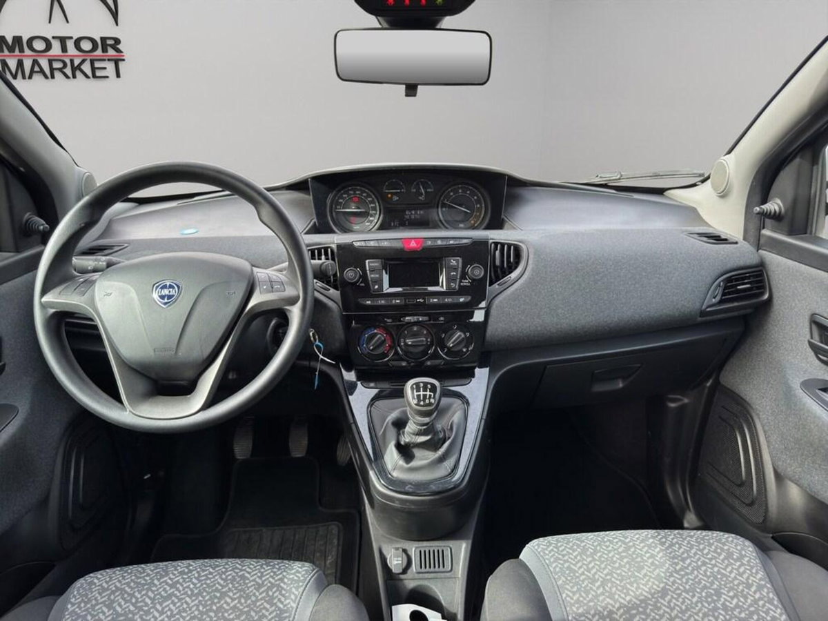 Lancia Ypsilon 1.0 FireFly 5 porte S&S Hybrid Silver Plus (13)