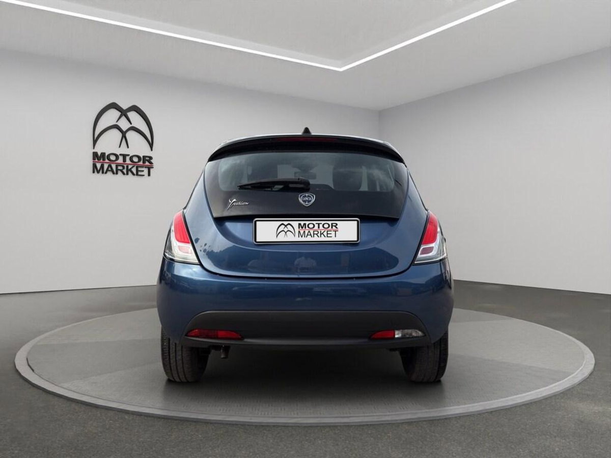 Lancia Ypsilon 1.0 FireFly 5 porte S&S Hybrid Ecochic Silver (6)