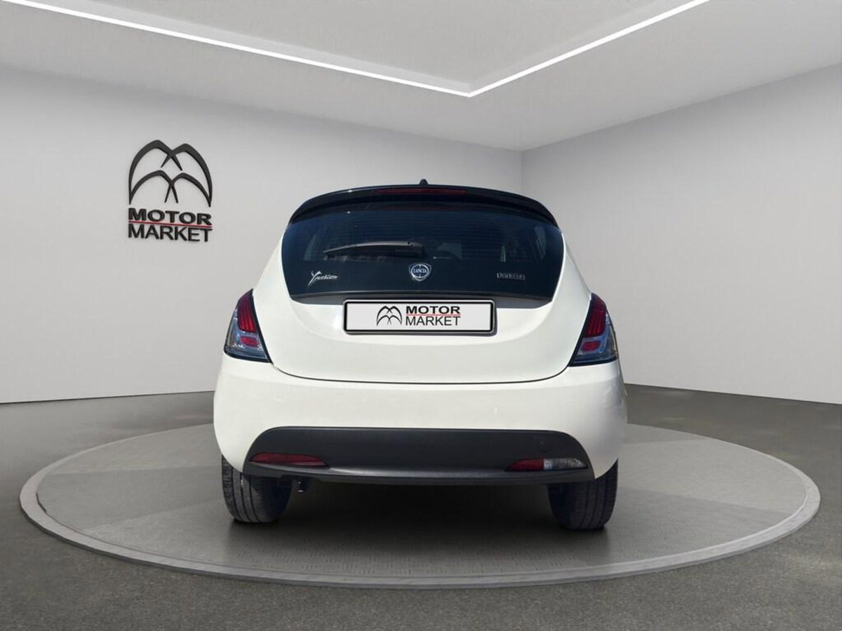 Lancia Ypsilon 1.0 FireFly 5 porte S&S Hybrid Silver Plus (6)