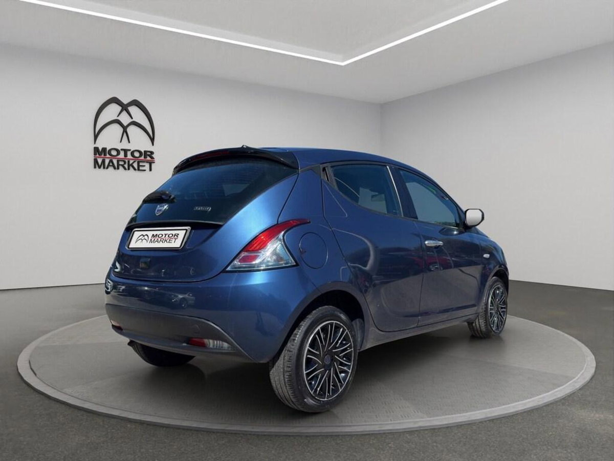 Lancia Ypsilon 1.0 FireFly 5 porte S&S Hybrid Ecochic Gold (7)